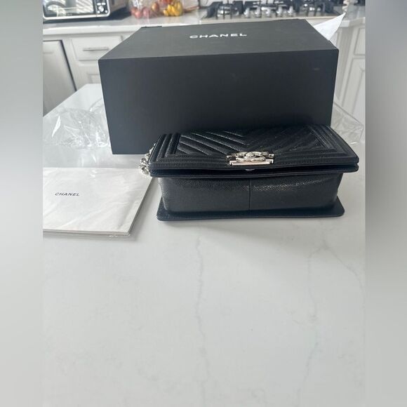 Chanel Old Medium Cavair Cheveron Boy Bag - Picture 2 of 4